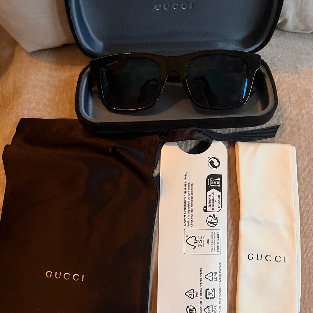 NWOT Gucci Grey/Brown Men's Sunglasses with Accessories